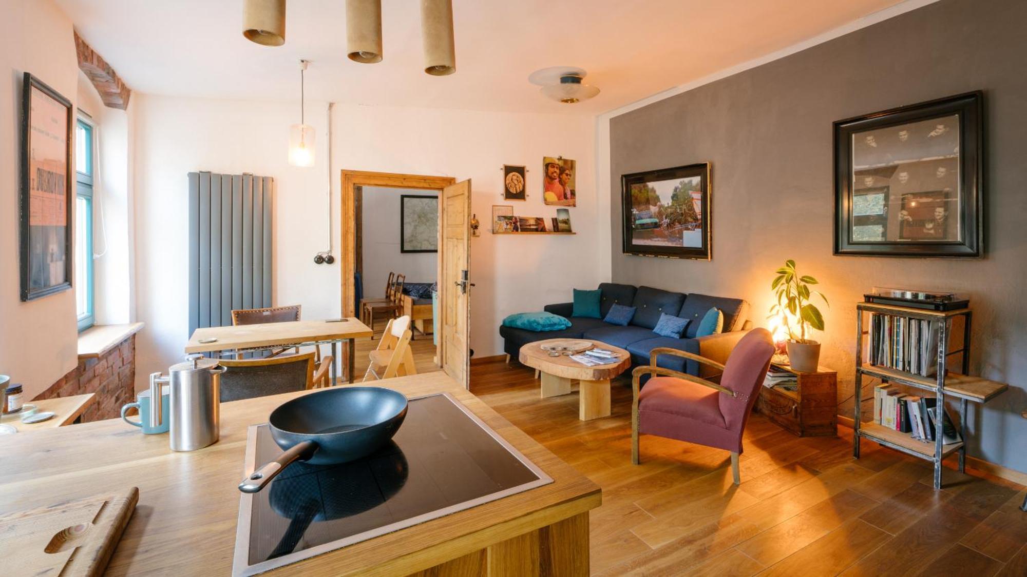 The Upholstery Tinyhouse Deluxe Eco Chalet Kreativ Citynah Chemnitz Exteriör bild