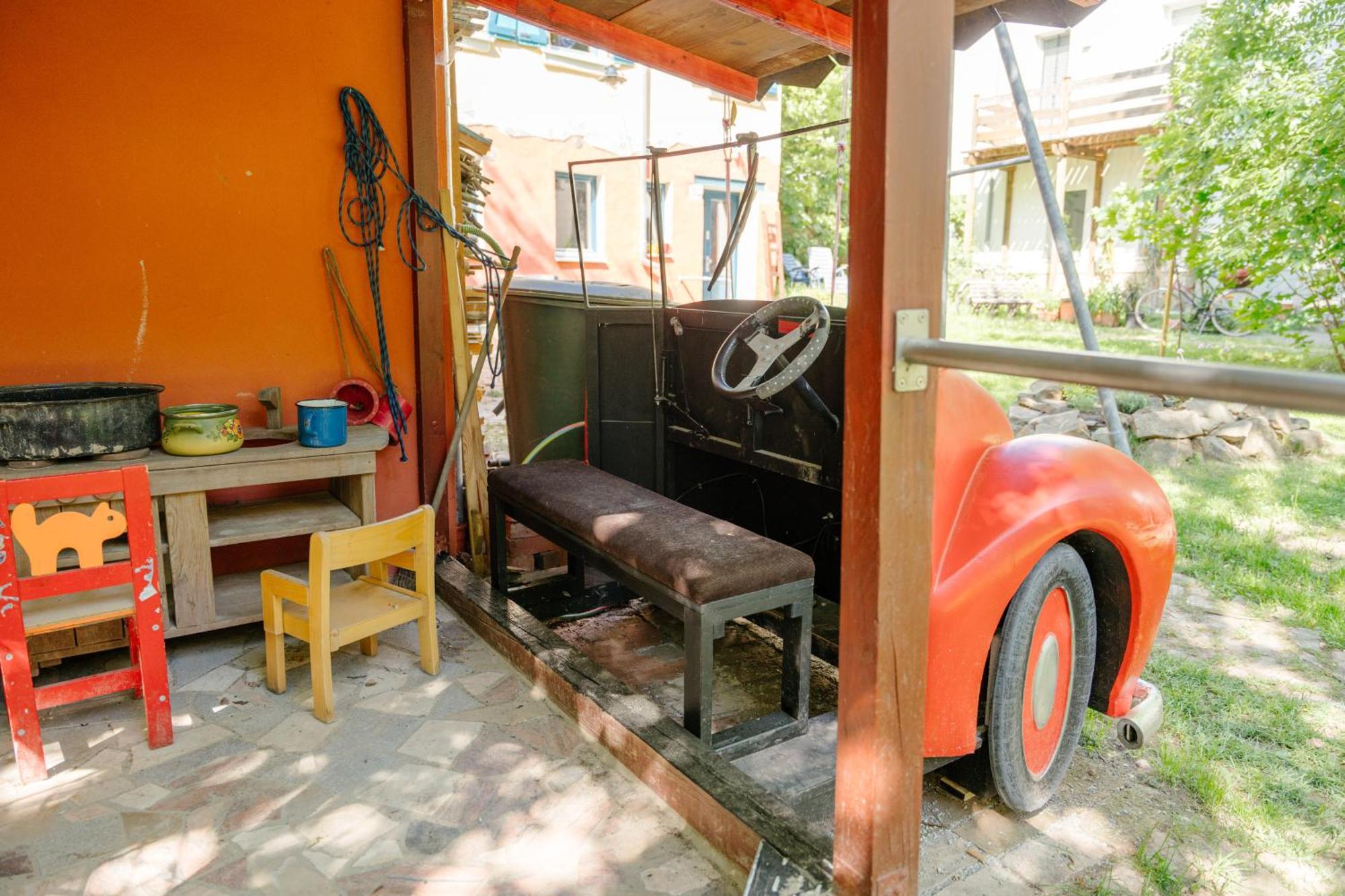 The Upholstery Tinyhouse Deluxe Eco Chalet Kreativ Citynah Chemnitz Exteriör bild