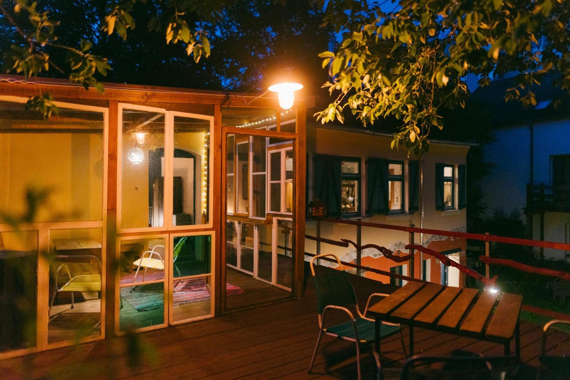The Upholstery Tinyhouse Deluxe Eco Chalet Kreativ Citynah Chemnitz Exteriör bild