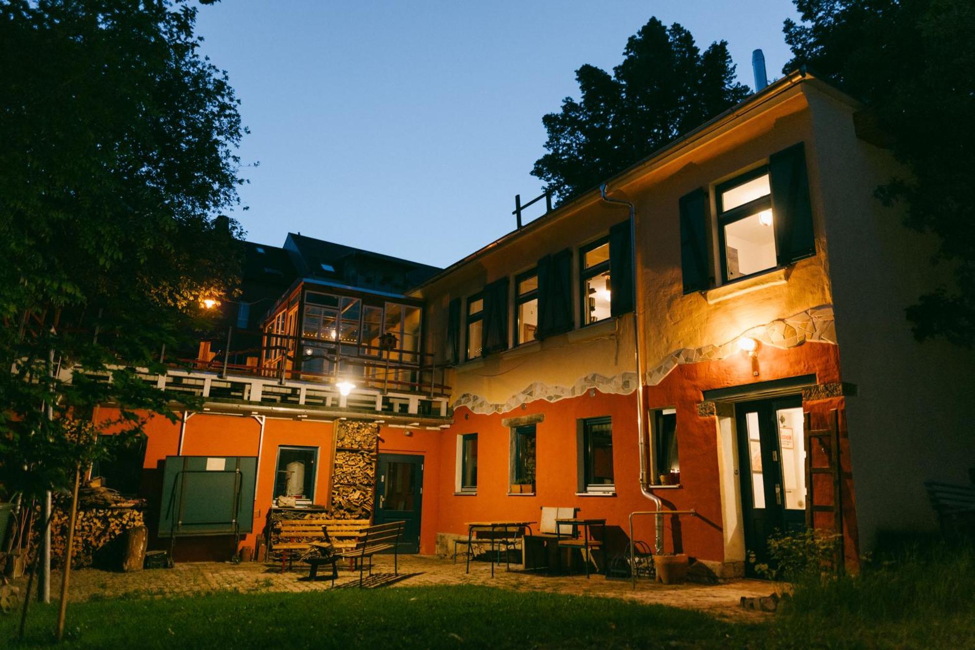 The Upholstery Tinyhouse Deluxe Eco Chalet Kreativ Citynah Chemnitz Exteriör bild